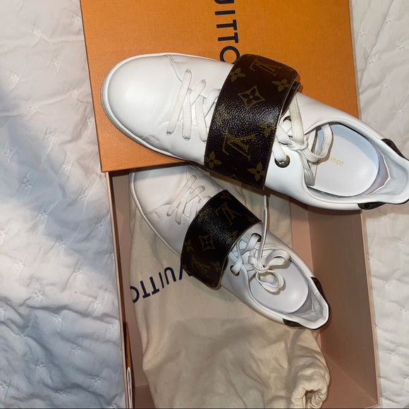 Authentic Louis Vuitton sneakers - Picture 2 of 7